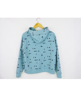 Avec une très jolie capuche, ce pull est très confortable Avec une très jolie capuche, ce pull est très confortable