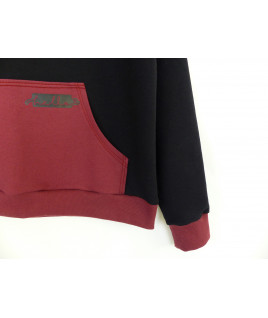 Le sweat avec une poche ventrale Le sweat avec une poche ventrale