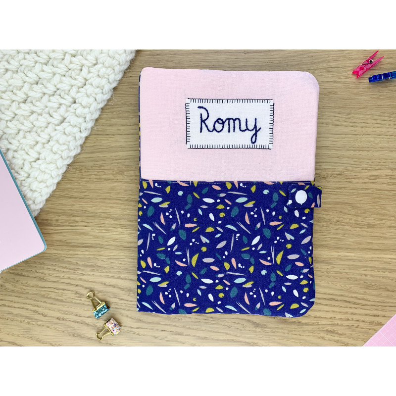 Le protège carnet de santé pour petite fille