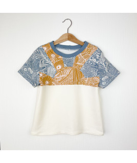 Patron de couture Luminous - T-shirt enfant avec encolure surpiquée et ourlets fins. Patron de couture Luminous - T-shirt enfant avec encolure surpiquée et ourlets fins.