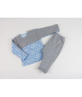 Le sweat est assorti au sarouel et en fait une tenue confortable et très jolie