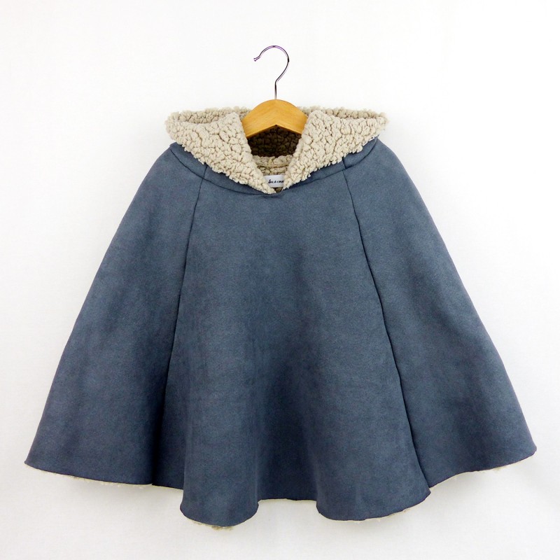 La cape ourson mignon en suédine bio La cape ourson mignon en suédine bio