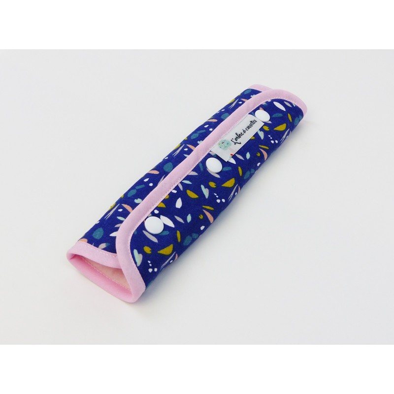 Le protège ceinture de sécurité, aux motifs pétales