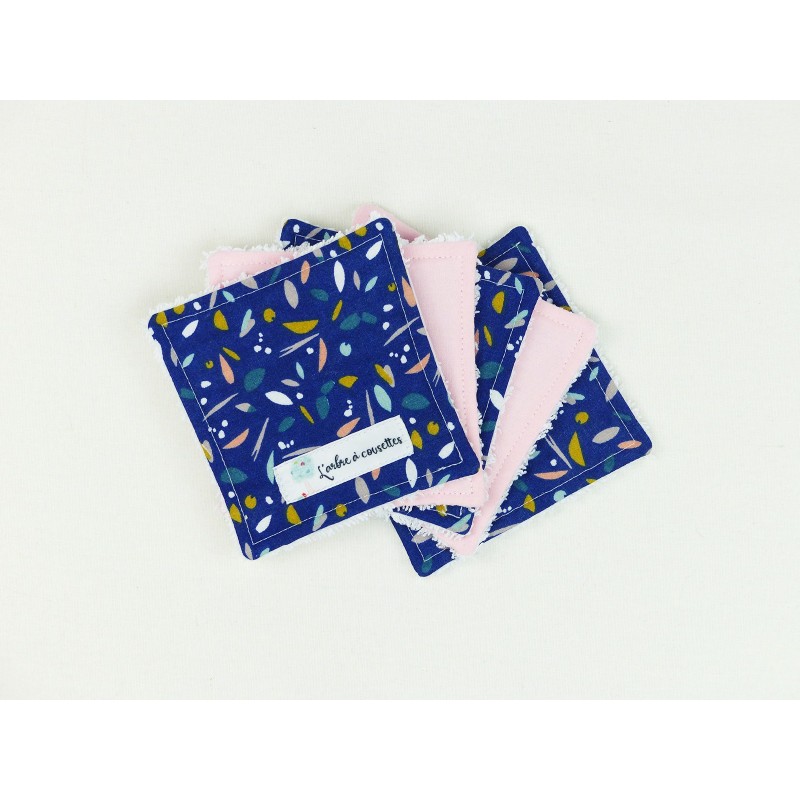 Chaque lingette démaquillante est réutilisable et cousu dans un tissu bio