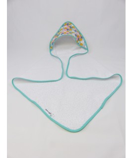 Bébé sera réconforté dans cette cape toute douce