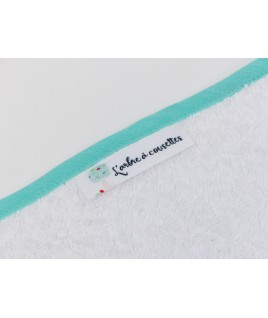 La cape de bain est cousu à la main. Une fabrication française