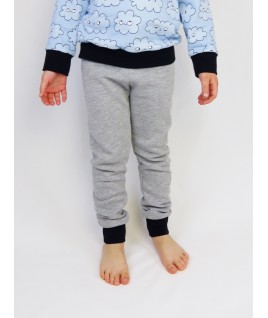Le pantalon gris en molleton