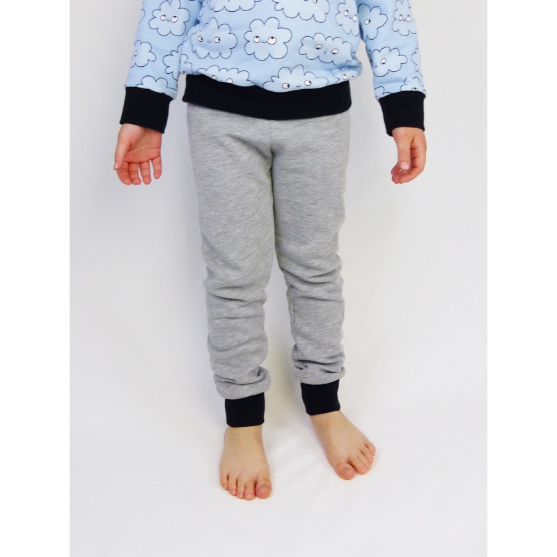 Le pantalon gris en molleton