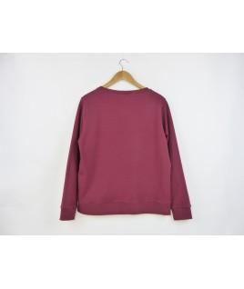 La coupe de ce pull lui donne une allure très belle La coupe de ce pull lui donne une allure très belle