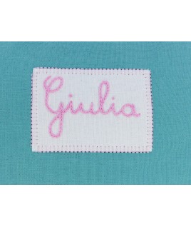 La finition de la broderie est impeccable