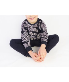 Ce jogging en french terry est très bien assorti à la collection Winter Flowers