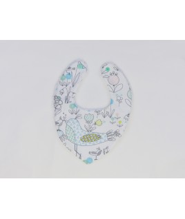 Cousu main, ce bavoir est aussi un très joli foulard