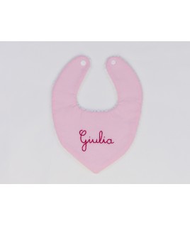 Fabriqué en France, ce bavoir est une très belle idée de cadeau de naissance