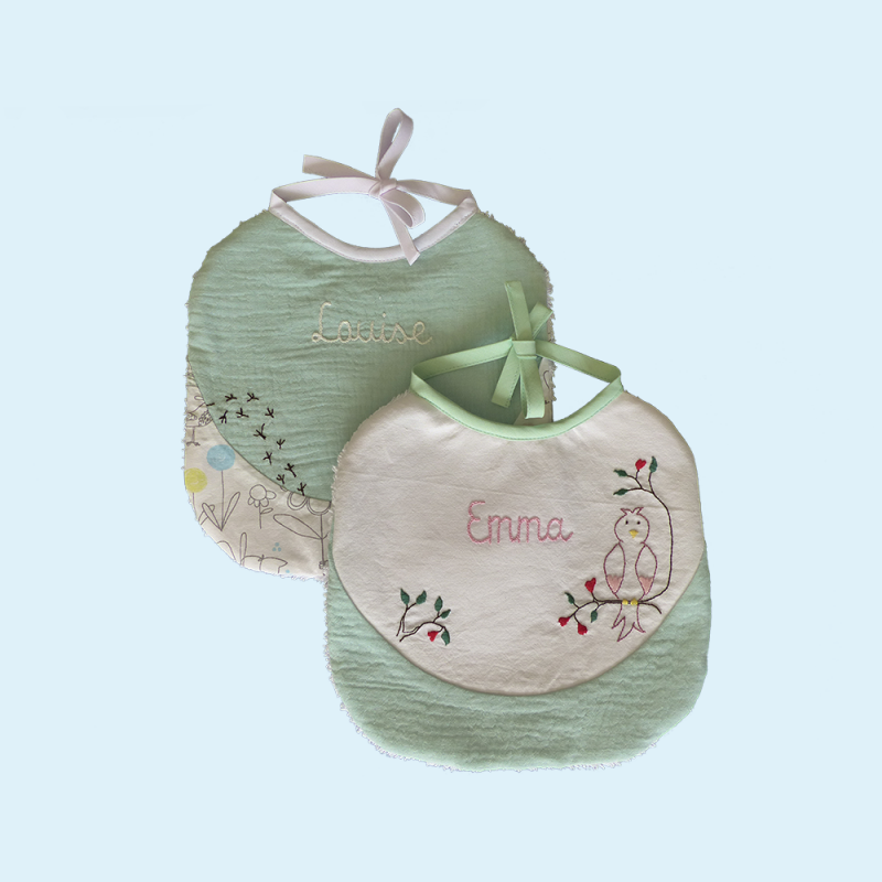 Bavoir bébé personnalisé et brodé main - Oeko tex