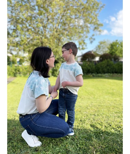 Ce superbe t-shirt est assorti au haut nénuphar de maman. une super idée de cadeau pour la fête des mères